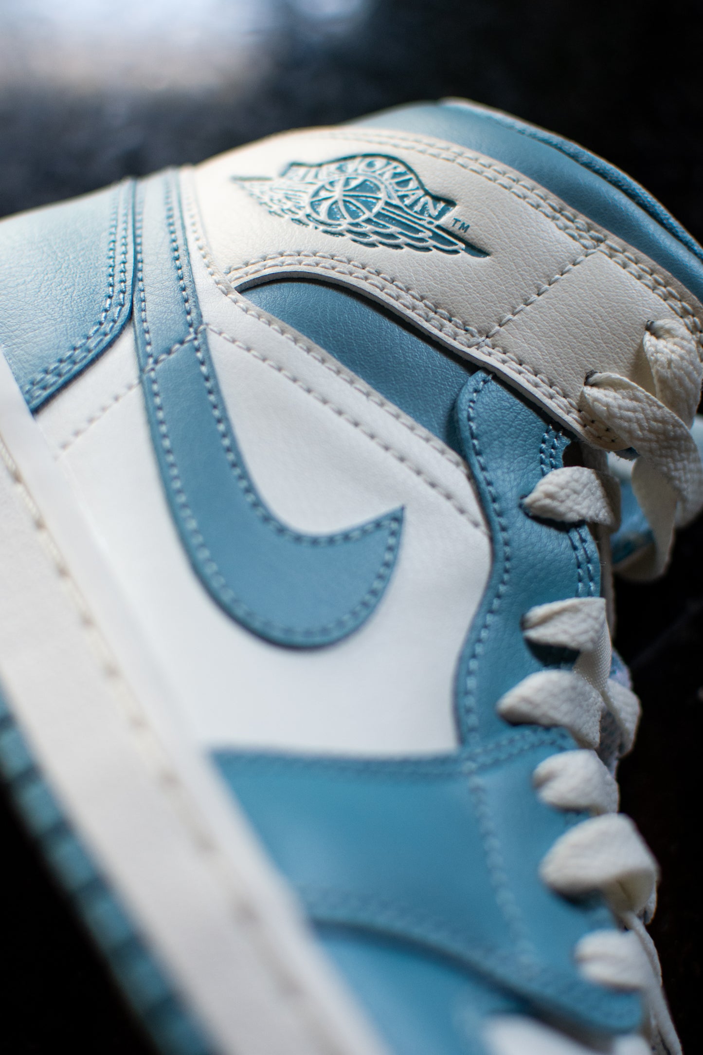 JORDAN 1 MID " UNC "