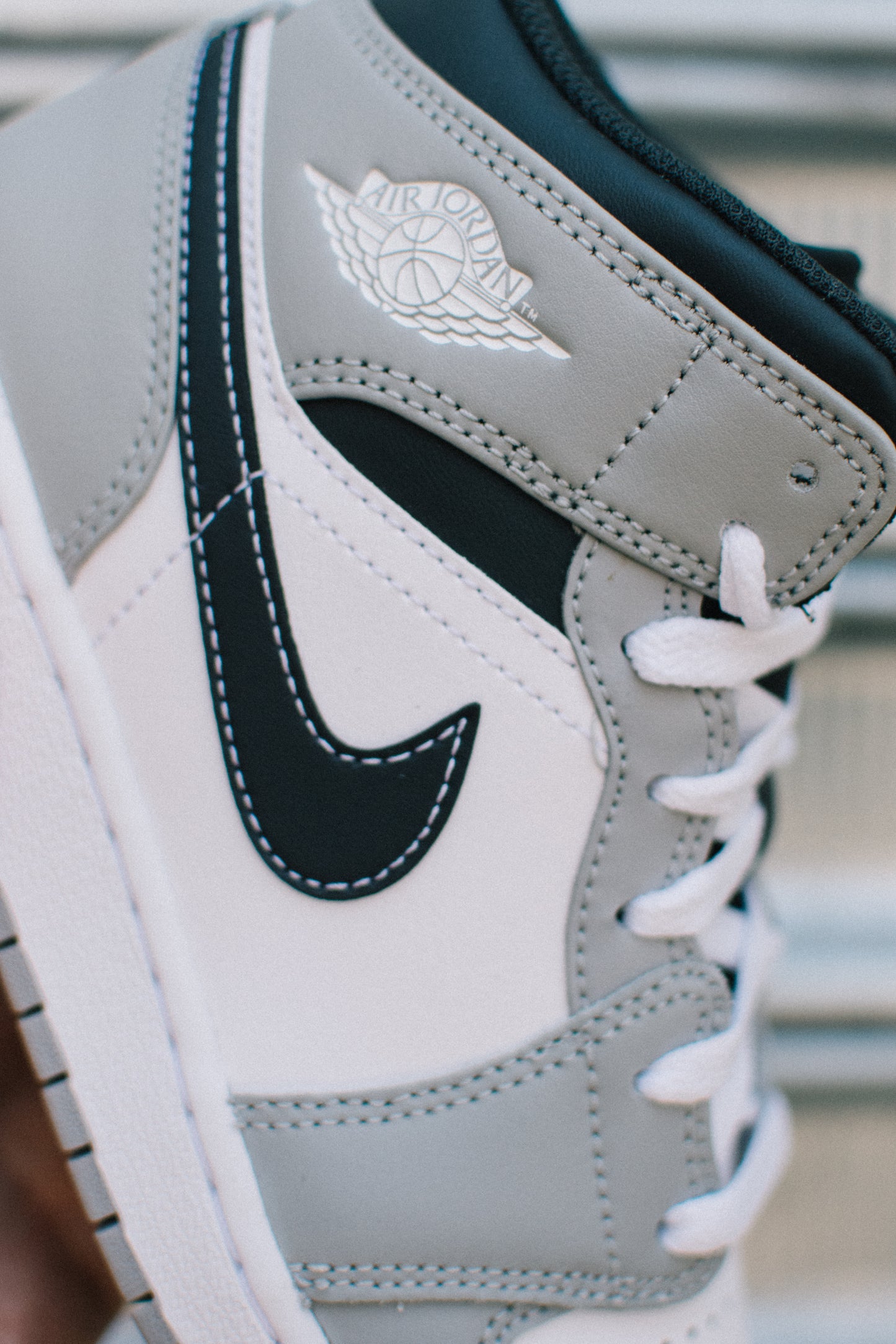 JORDAN 1 MID " SMOKE GREY "