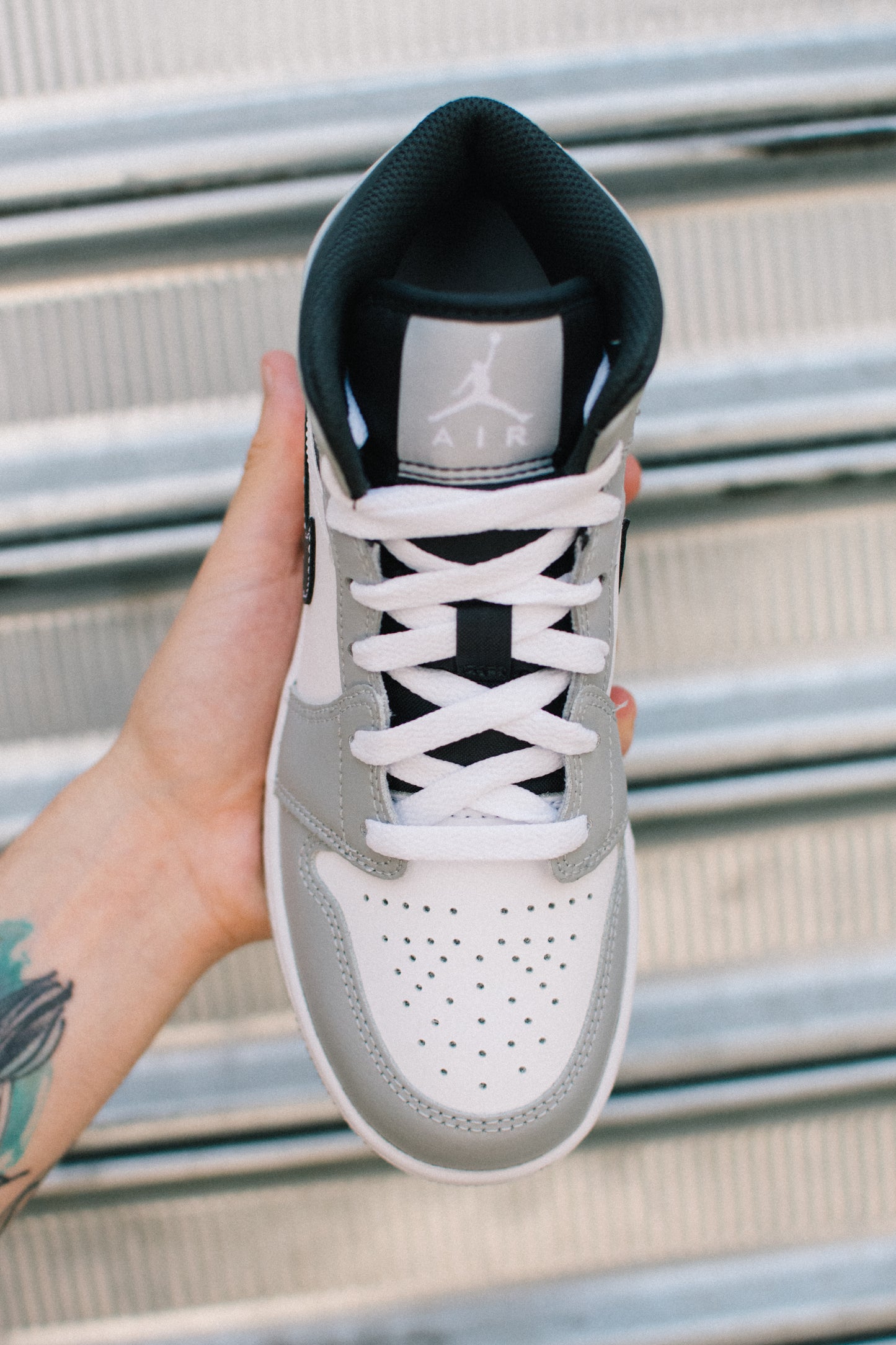 JORDAN 1 MID " SMOKE GREY "