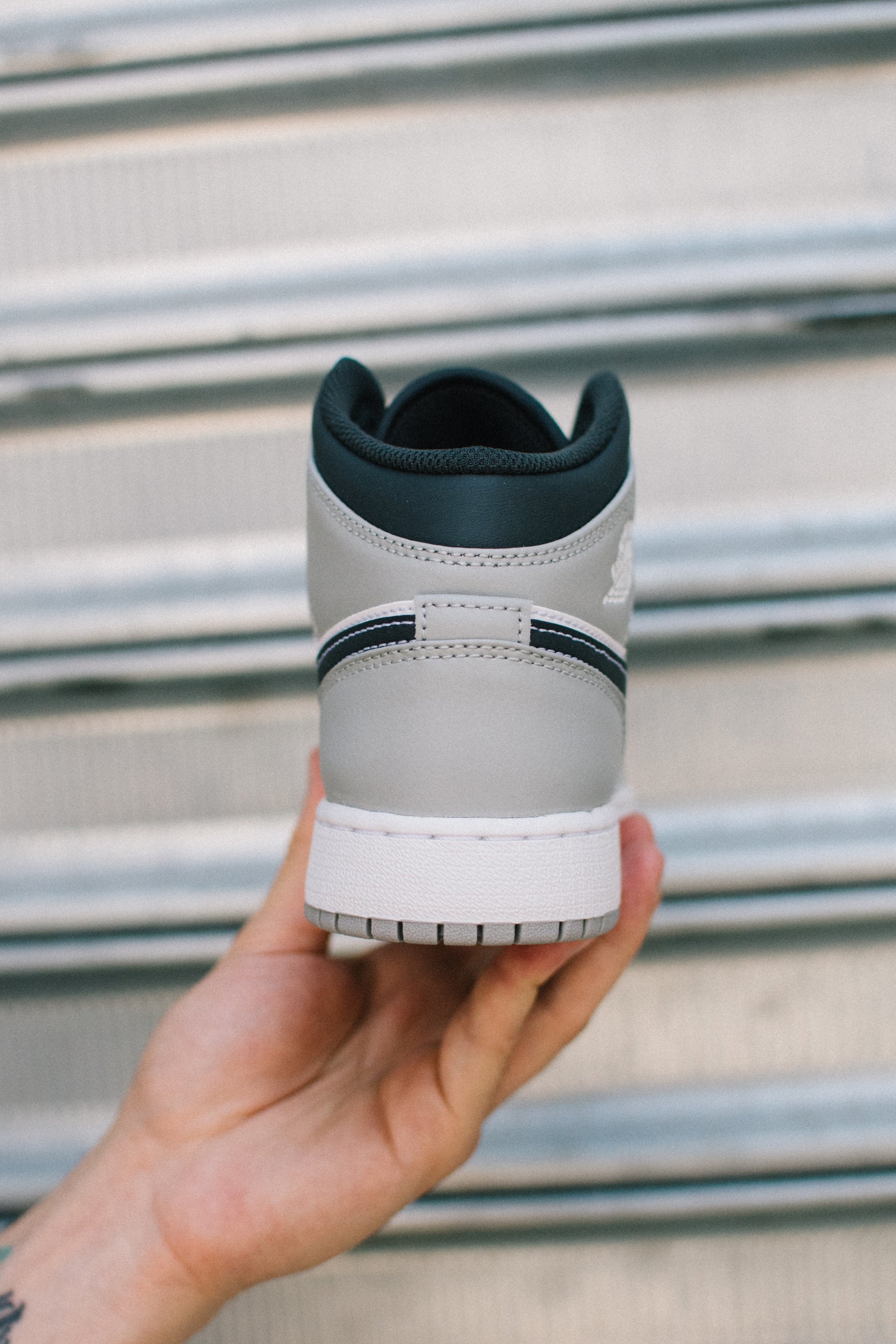 JORDAN 1 MID " SMOKE GREY "